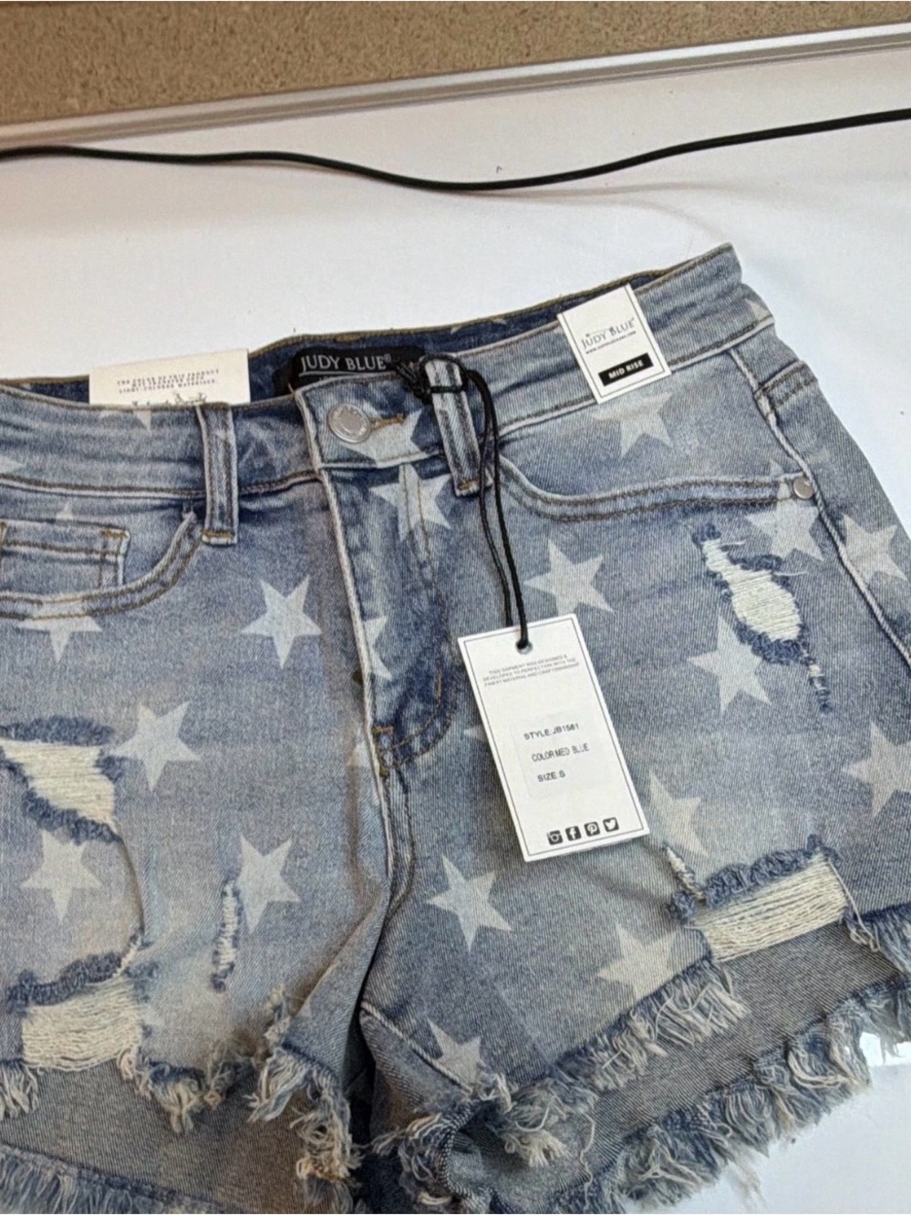 Judy Blue NWT Star Print Distressed Shorts JB1581 Small
